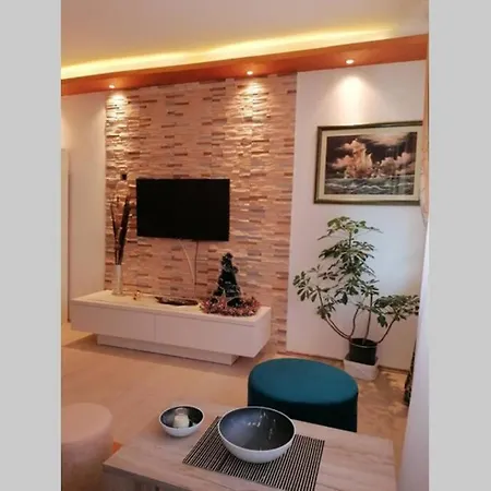 Oasis Felix アパート